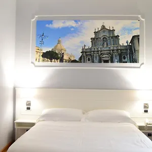 hotel-novecento.catania-hotels.net/
